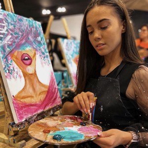 Арт Терапия: Рисуване на по чаша вино Арт Терапия: Рисуване на по чаша вино