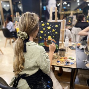 Арт Терапия: Рисуване на по чаша вино