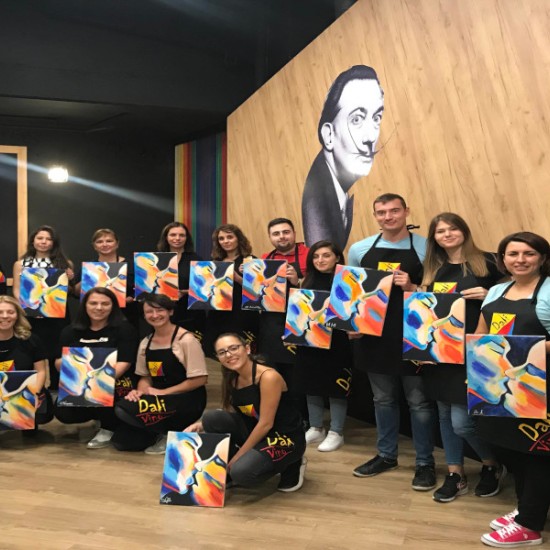 Рисуване и вино в Пловдив от Makaroon