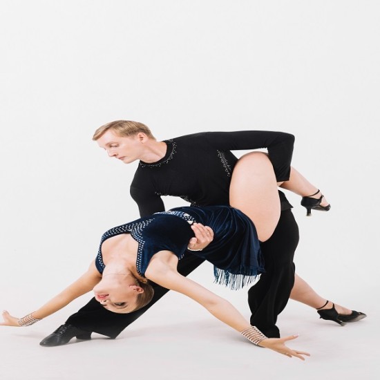 Усетете ритъма на танца с Индивидуален танцов урок с професионалист от Makaroon Усетете ритъма на танца с Индивидуален танцов урок с професионалист от Makaroon