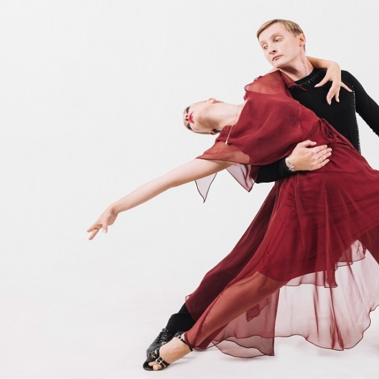 Усетете ритъма на танца с Индивидуален танцов урок с професионалист от Makaroon Усетете ритъма на танца с Индивидуален танцов урок с професионалист от Makaroon