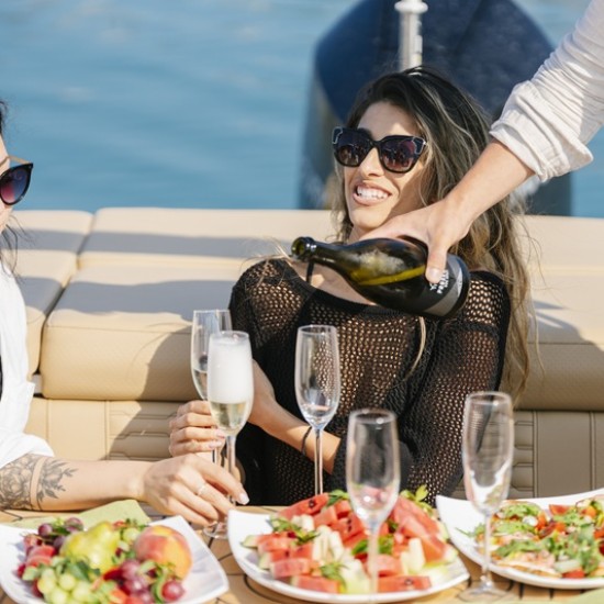 Обогатете лятната си ваканция с 2-часов тур с моторна лодка Del Muro за до 10 души край Созопол от Makaroon