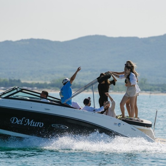 Обогатете лятната си ваканция с 2-часов тур с моторна лодка Del Muro за до 10 души край Созопол от Makaroon