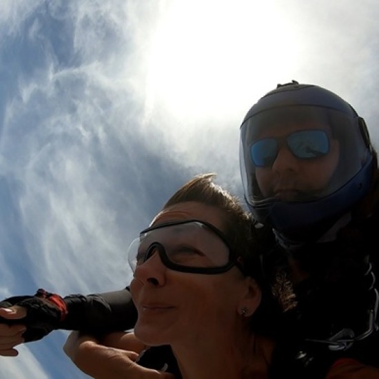  Опознайте красотата на свободния полет с Тандемен скок с парашут от 3000 м от летище Ерден от Makaroon