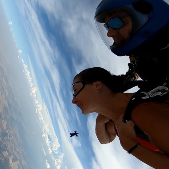  Опознайте красотата на свободния полет с Тандемен скок с парашут от 3000 м от летище Ерден от Makaroon