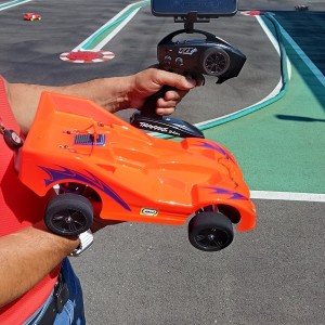 Управлявайте минимодел на кола на писта за Формула 1_10 RC