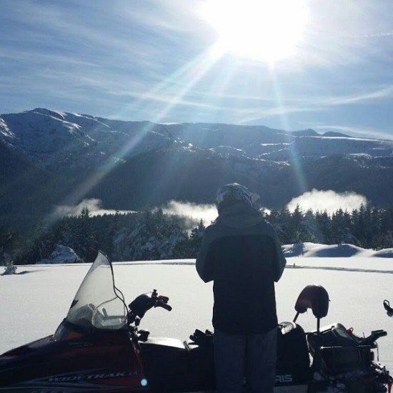 Подари зимно приключение - Преход с моторна шейна в района на Витоша или Рила планина от Макароон Подари зимно приключение - Преход с моторна шейна в района на Витоша или Рила планина от Макароон