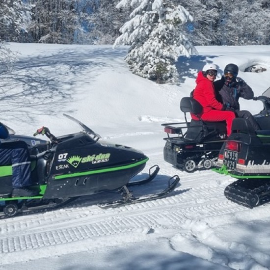 Каране на моторна шейна три часа в района на Петрохан от Макароон