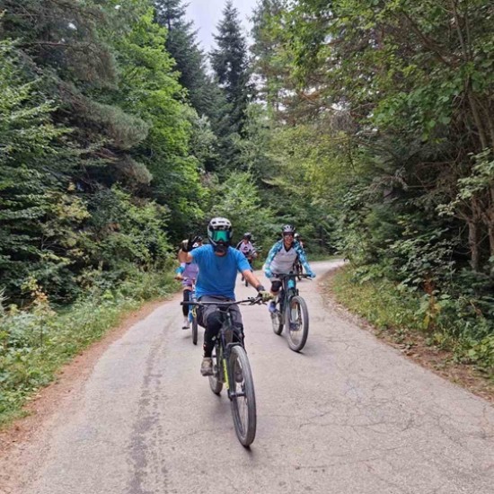 Разнообразете деня си с 4-часов тур с ел. колело за един човек край Боровец от Makaroon Разнообразете деня си с 4-часов тур с ел. колело за един човек край Боровец от Makaroon