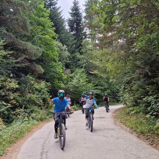 Опитайте нещо екстремно и различно с Двучасов тур с ел. колело за един край Боровец от Makaroon Опитайте нещо екстремно и различно с Двучасов тур с ел. колело за един край Боровец от Makaroon