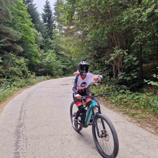 Разнообразете деня си с 4-часов тур с ел. колело за един човек край Боровец от Makaroon Разнообразете деня си с 4-часов тур с ел. колело за един човек край Боровец от Makaroon