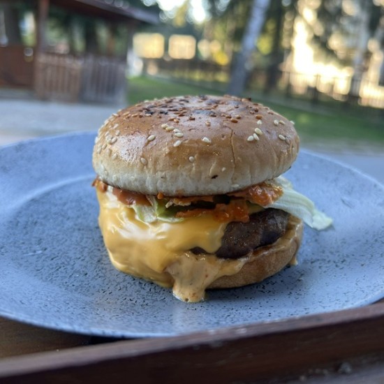 Разнообразете деня си с 4-часов тур с ел. колело за един човек + хапване край Боровец от Makaroon
