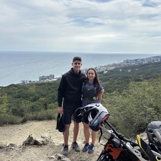 Впуснете се в необикновена офроуд разходка с адреналин, история и гледки с 3-часов тур с електрически мотор край Аладжа Манастир, Варна от Makaroon Впуснете се в необикновена офроуд разходка с адреналин, история и гледки с 3-часов тур с електрически мотор край Аладжа Манастир, Варна от Makaroon