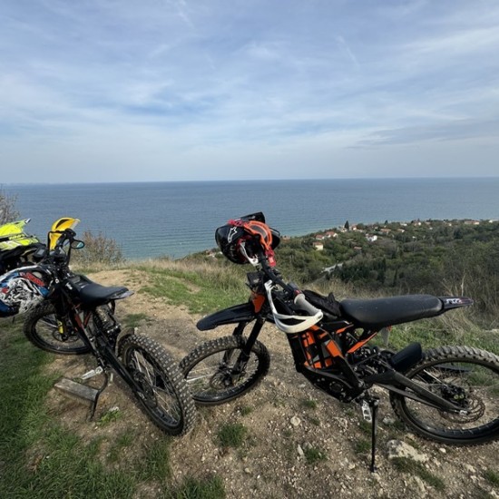 Впуснете се в необикновена офроуд разходка с адреналин, история и гледки с 1-часов тур с електрически мотор край Аладжа Манастир, Варна от Makaroon