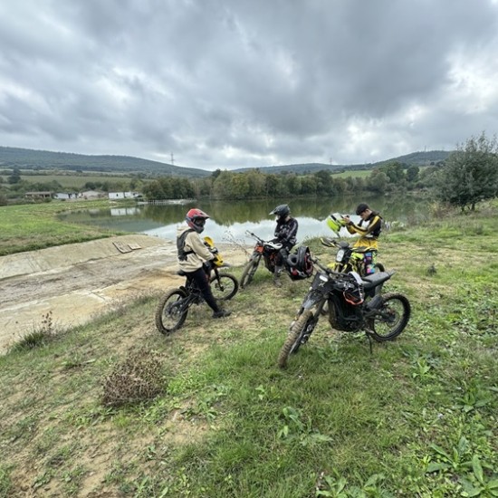 Впуснете се в необикновена офроуд разходка с адреналин, история и гледки с 1-часов тур с електрически мотор край Аладжа Манастир, Варна от Makaroon