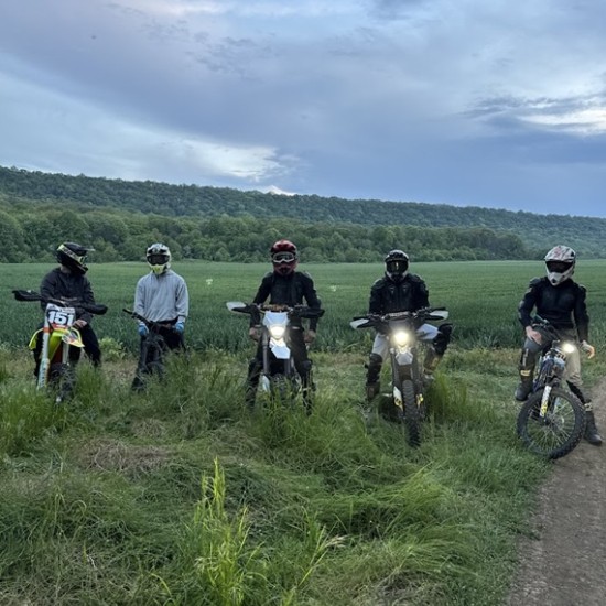 Впуснете се в необикновена офроуд разходка с адреналин, история и гледки с 1-часов тур с електрически мотор край Аладжа Манастир, Варна от Makaroon