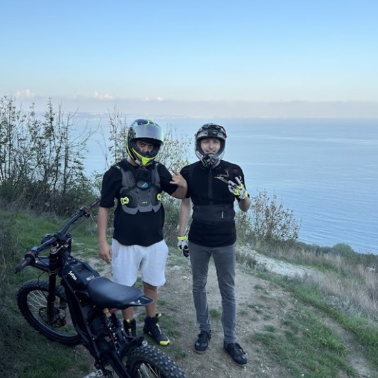 Впуснете се в необикновена офроуд разходка с адреналин, история и гледки с 1-часов тур с електрически мотор край Аладжа Манастир, Варна от Makaroon