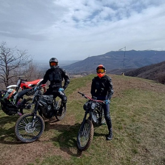  Вдигнете адреналина с Двучасов тур с електрически мотори край Горна Баня от Makaroon