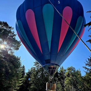 Панорамно издигане с балон край Боровец за двама