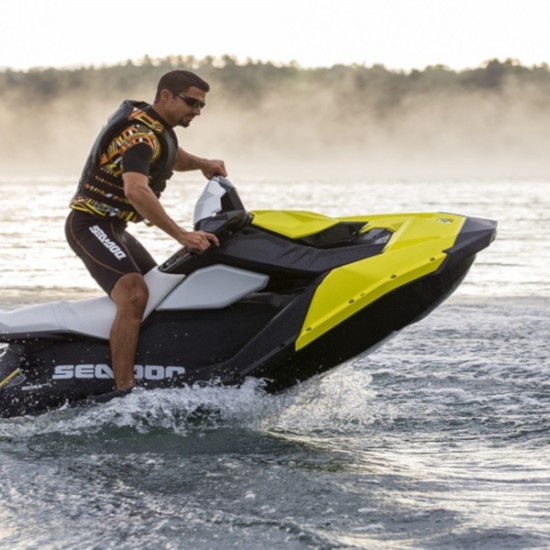 Насладете се на едно Водно забавление: Джет под наем на яз. Искър от Makaroon Насладете се на едно Водно забавление: Джет под наем на яз. Искър от Makaroon