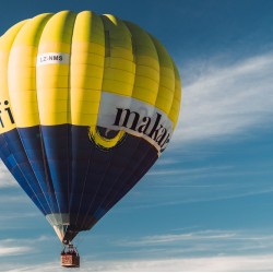 Свободен VIP полет с балон за двама за 30 мин + видеозаснемане с 4к action камера + бутилка пенливо вино и сертификат край София