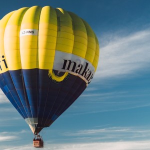 Свободен VIP полет с балон за двама за 30 мин + видеозаснемане с 4к action камера + бутилка пенливо вино и сертификат край София