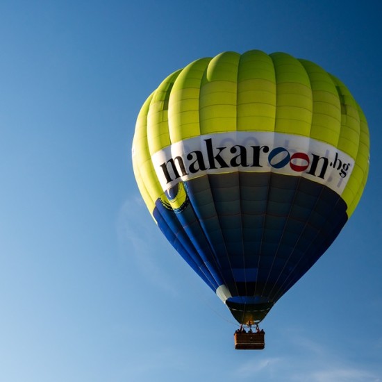 Свободен полет с балон за 30 минути + видеозаснемане с 4K action камера + чаша пенливо вино от Makaroon