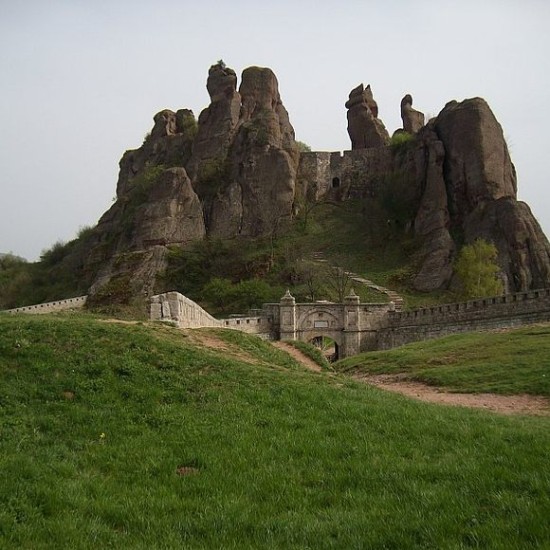 Наблюдавайте скалите с птиците с „Полет със самолет над Белоградчишките скали“ от Makaroon