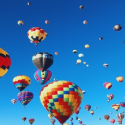 Делукс полет с балон за двама над Крушунските Водопади с бутилка пенливо вино + сертификат Делукс полет с балон за двама над Крушунските Водопади с бутилка пенливо вино + сертификат