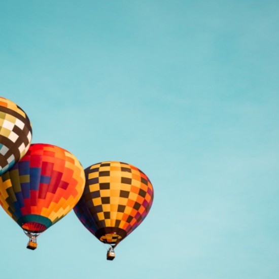 Споделени емоции с Делукс полет с балон за двама над Крушунските Водопади от Makaroon Споделени емоции с Делукс полет с балон за двама над Крушунските Водопади от Makaroon