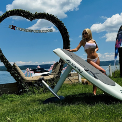 Полетете над водата с "20-минутен урок по каране на Е-foil на яз. Искър" Полетете над водата с "20-минутен урок по каране на Е-foil на яз. Искър"