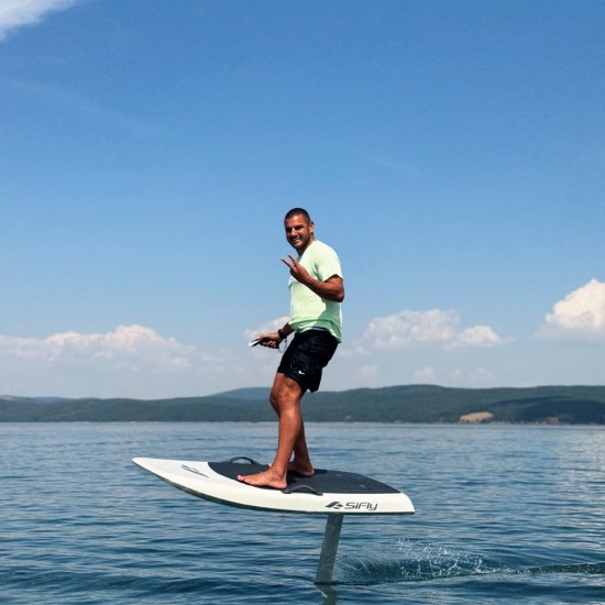 Вдигнете пулса и адреналина си с "20-минутен урок по каране на Е-foil на яз. Искър" от Makaroon