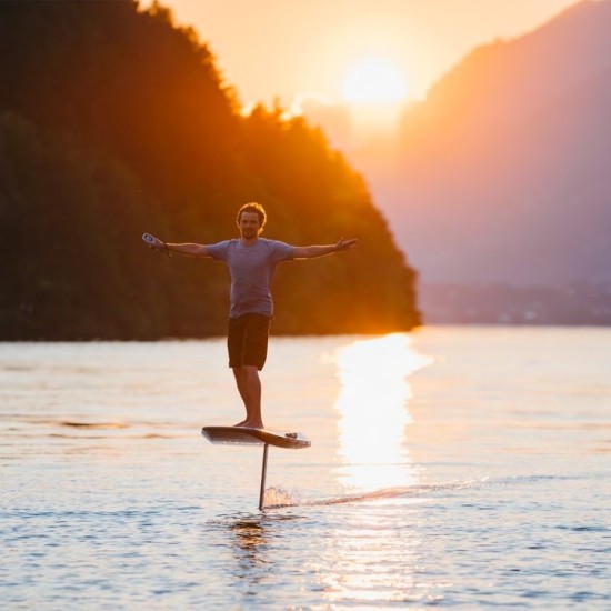 Вдигнете пулса и адреналина си с "20-минутен урок по каране на Е-foil на яз. Искър" от Makaroon