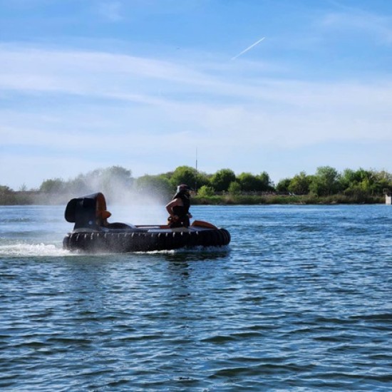 Емоция, дрифт и екшън с „Hovercraft за един човек‘‘ от Makaroon