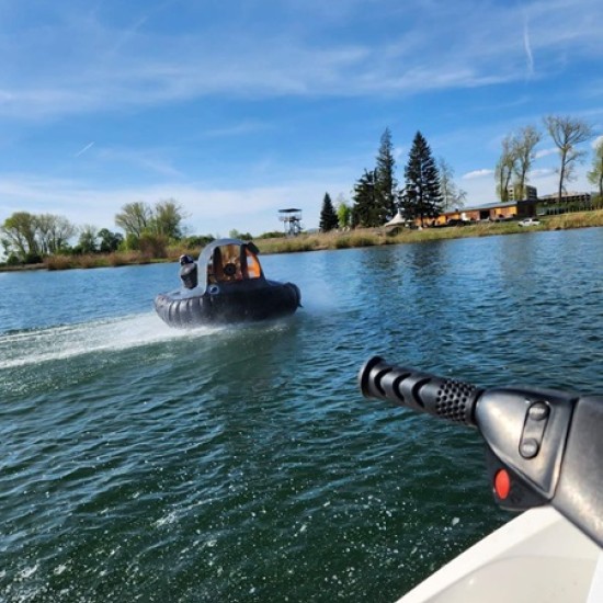Емоция, дрифт и екшън с „Hovercraft за един човек‘‘ от Makaroon
