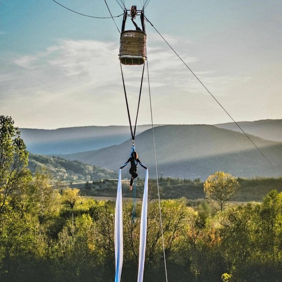 Полъх на адреналин с  Панорамно издигане с балон над Мелнишните пирамиди oт Makaroon