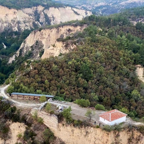 Полъх на адреналин с  Панорамно издигане с балон над Мелнишните пирамиди oт Makaroon