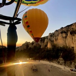 Делукс полет с балон за двама + видеозаснемане + бутилка пенливо вино и сертификат край Мелник