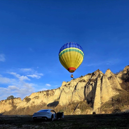 Полъх на адреналин с  Панорамно издигане с балон над Мелнишните пирамиди oт Makaroon