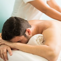 Дълбокотъканен масаж на цяло тяло  и използване на термална зона - финландска сауна, парна баня и инфрачервена сауна в гр.Варна