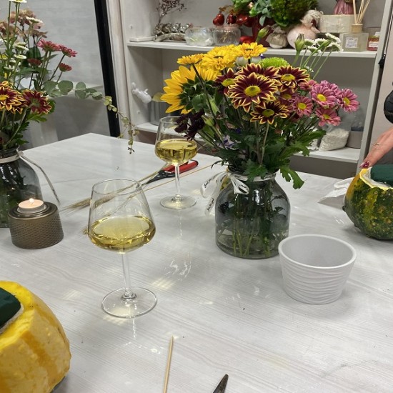 Опознайте света на цветята с Флористика на по чаша вино от Makaroon