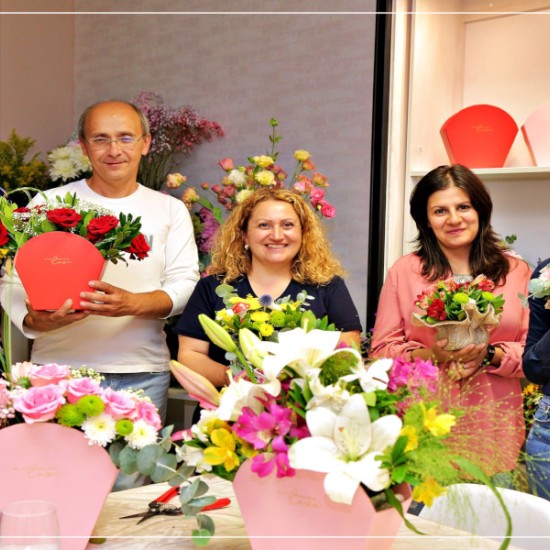 Опознайте света на цветята с Флористика на по чаша вино от Makaroon