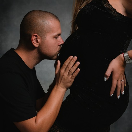 Магия в кадър с "Професионална фотосесия за бременни във Варна" от Makaroon