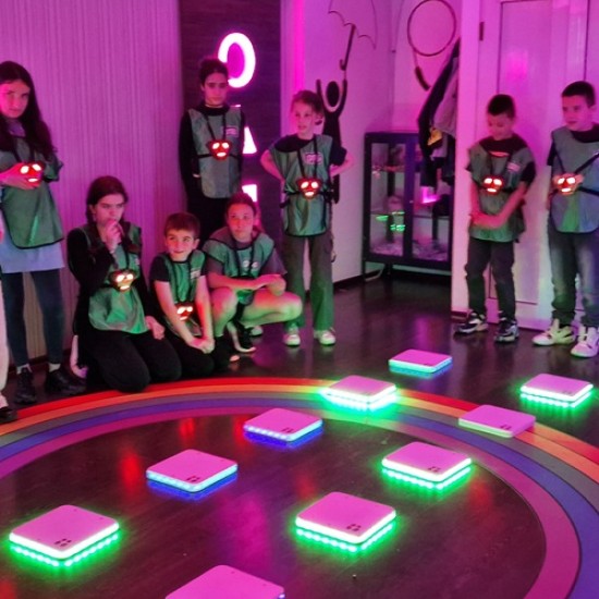 Оцелейте и спечелете The Squid Games - отборна игра за трима от Makaroon Оцелейте и спечелете The Squid Games - отборна игра за трима от Makaroon