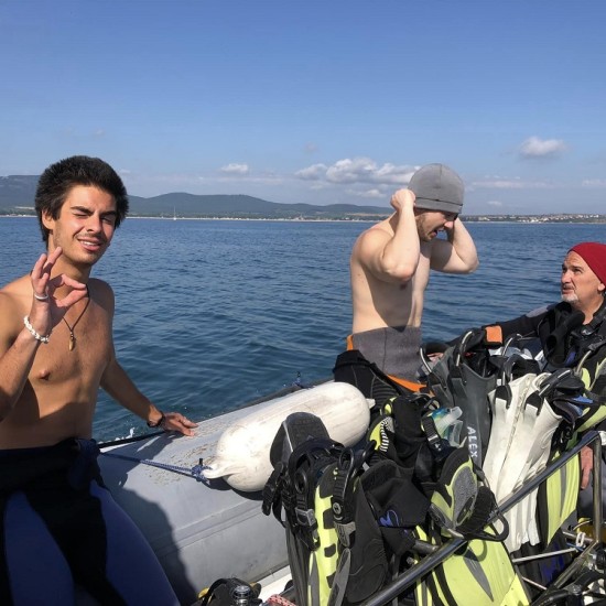 Diving from a boat for absolute beginners - dive into the depths of the Black Sea from Makaroon