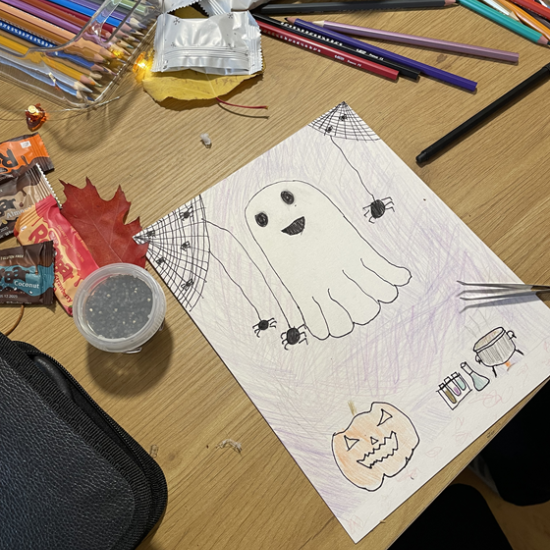 Забавление и творчество за деца с изработка на бижу или картина с коприна и мъниста от Makaroon