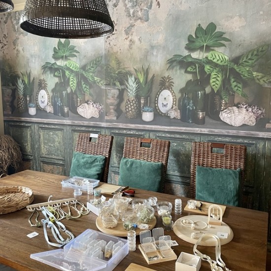 Създайте своето уникално бижу от естествени камъни и коприна по време на тaзи творческa работилница от Makaroon