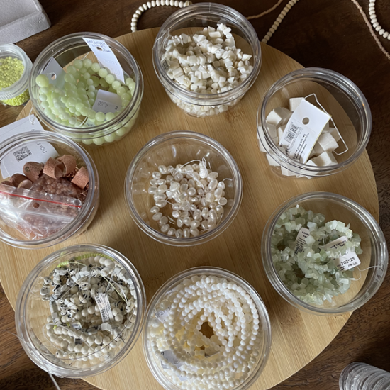 Създайте своето уникално бижу от естествени камъни и коприна по време на тaзи творческa работилница от Makaroon