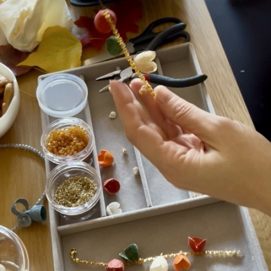 Създайте своето уникално бижу от естествени камъни и коприна по време на тaзи творческa работилница от Makaroon