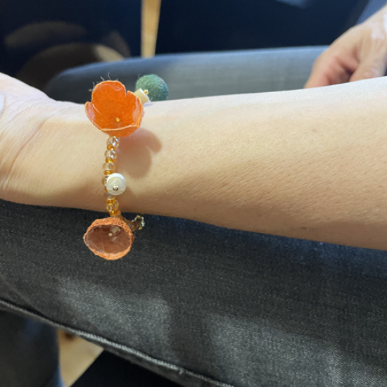 Създайте своето уникално бижу от естествени камъни и коприна по време на тaзи творческa работилница от Makaroon